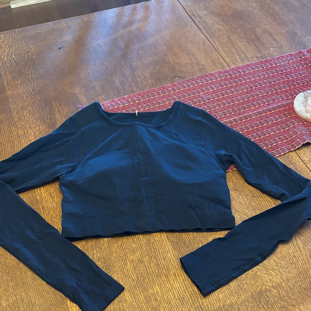 Lululemon Ebb to Street Long Sleeve Stretch Cropped Top in Navy Size 6 or 8